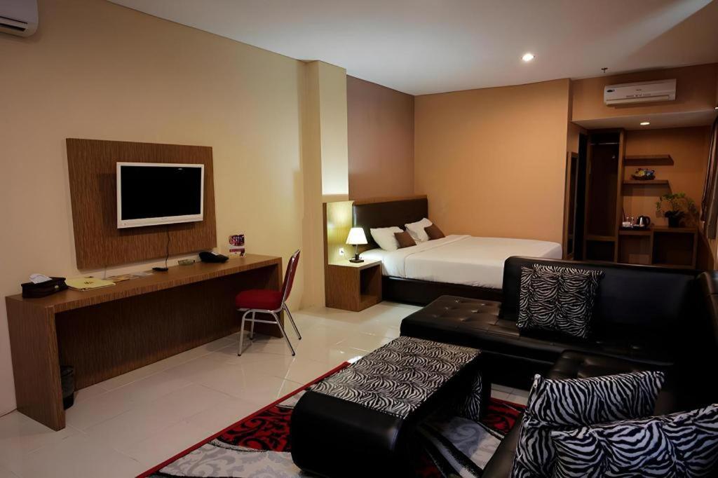 Asoka Luxury Hotel Бандар Лампунг Екстериор снимка