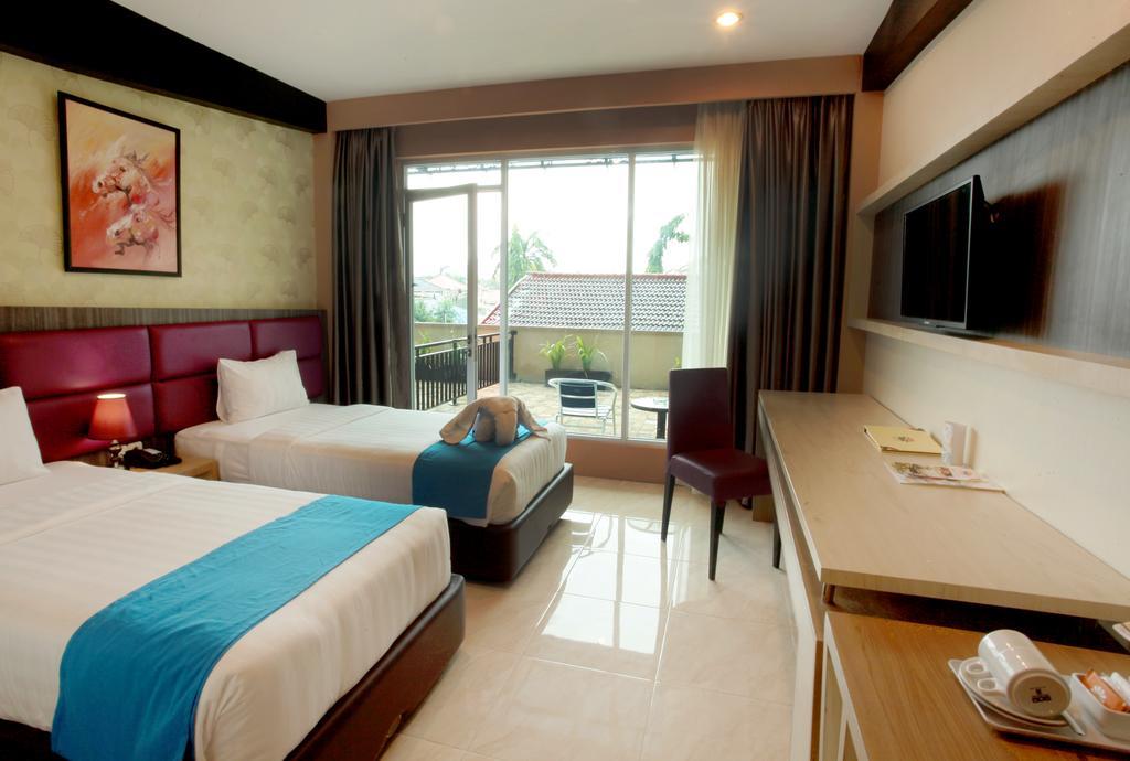 Asoka Luxury Hotel Бандар Лампунг Екстериор снимка