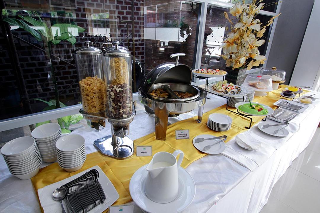 Asoka Luxury Hotel Бандар Лампунг Екстериор снимка