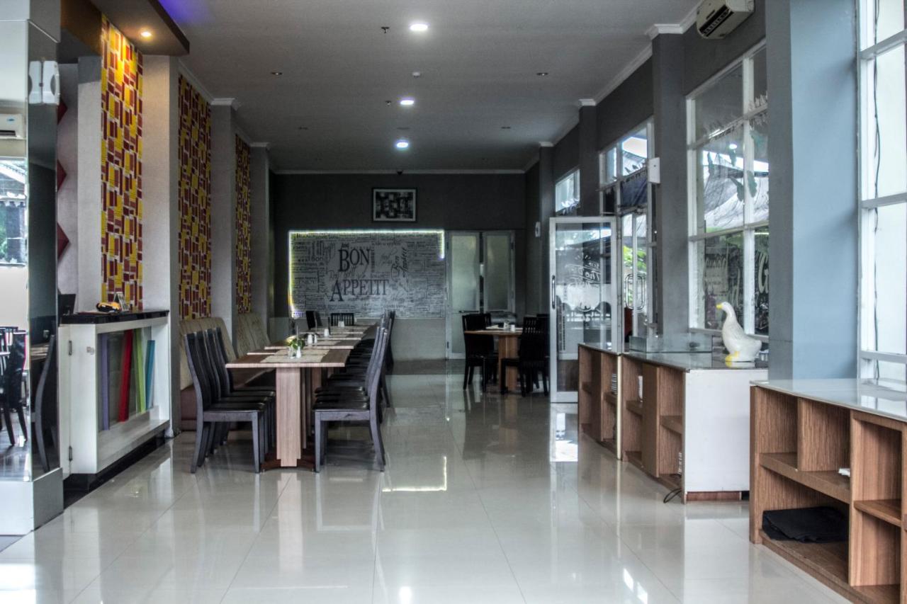 Asoka Luxury Hotel Бандар Лампунг Екстериор снимка