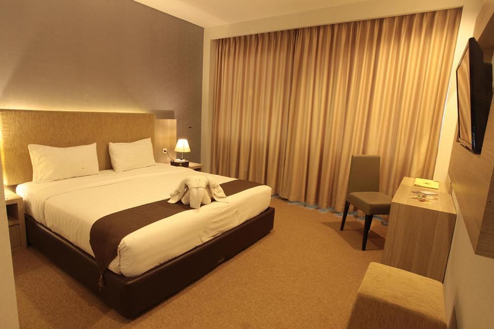 Asoka Luxury Hotel Бандар Лампунг Екстериор снимка